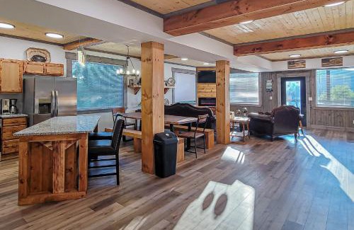 Sevierville Casa | Sanctuary on Douglas