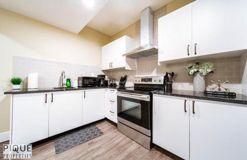Mayfield Apartamento | Sanctuary Suite - KingBed - Wifi - Near WEM - Rogers