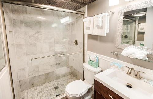 Litchfield by the Sea Apartamento | Sand and Sun Resort View King Room 3rd Floor