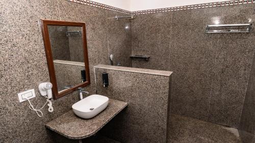Amar Sagar Pol Hotel | sand castle resort