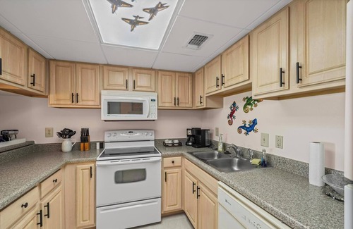 Villa Sabine Condominio | Sand Dollar E111 – Bayfront Bliss in the Heart of Pensacola Beach
