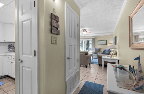 Villa Sabine Condominio | 🌴🐚🌴 Sand Dollar W-101: Ground Floor 1 BR | Walk to Beach + Bay