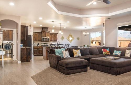 Hurricane Casa | Sand Hollow 3334 BBQ Grill, Private Splash Pad, Hot tub and Pool