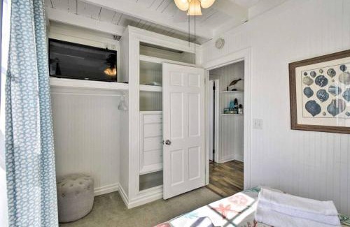Kill Devil Hills Casa | Sand Pebbles: Bright Bungalow - Steps to Beach!