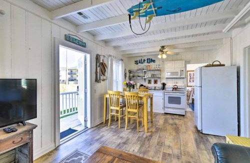 Kill Devil Hills Casa | Sand Pebbles: Bright Bungalow - Steps to Beach!