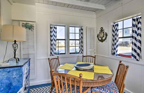 Kill Devil Hills Casa | Sand Pebbles: Bright Bungalow - Steps to Beach!