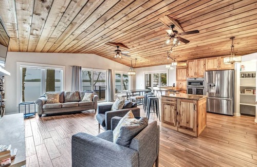 Brazeau Casa | Sand Shoreline, Party Garage, Picturesque Sunsets, Dock
