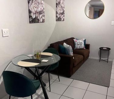 Edenvale Casa | Sandalion Cottage near OR Tambo Airport & Greenstone