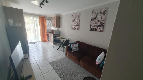 Edenvale Casa | Sandalion Cottage near OR Tambo Airport & Greenstone
