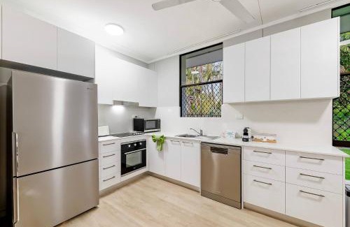 Nightcliff Casa | Sandalwood Oasis Tropical Serenity near Waterfront