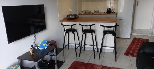 Sandbaai Apartamento | Sandbaai Hermanus Self Catering Garden Flat for 2