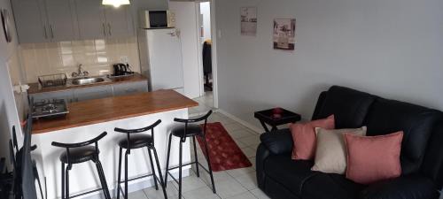 Sandbaai Apartamento | Sandbaai Hermanus Self Catering Garden Flat for 2
