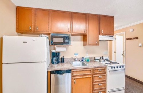 Downtown Cannon Beach Casa | Sandcastle Inn #606 - Beachcomber Vacation Homes
