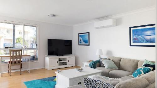 Anna Bay Casa | Sandcastles No 1- Stroll to Birubi and Tomaree Coastal Walk