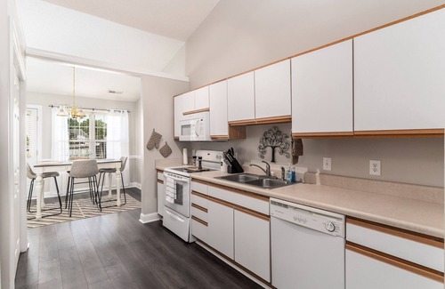 Greenville Casa | Sandee’s Shanty - Spacious 3 bedroom 2 Bath home with room for 6