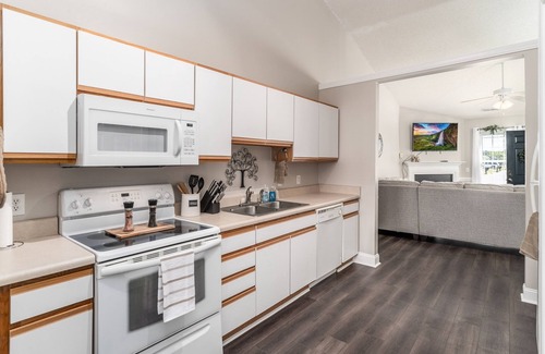 Greenville Casa | Sandee’s Shanty - Spacious 3 bedroom 2 Bath home with room for 6