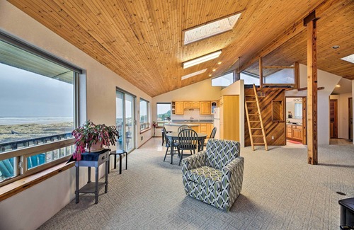 Waldport Apartamento | Sanderling Sea Cottages, Unit A: Pet Friendly!