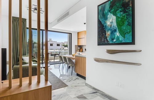 Universal Apartamento | Sanders Olive - Chic 2-bdr Apt With Shared Pool