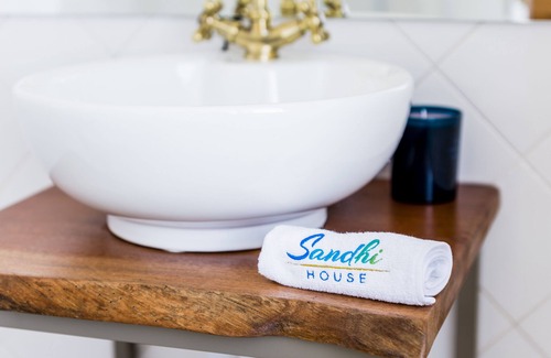 Ericeira Cama Y Desayuno | Sandhi House - Yoga & Wellness