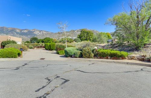 Northeast Heights Casa | Sandia Foothills Access! Townhome 5 Mi to Uptown