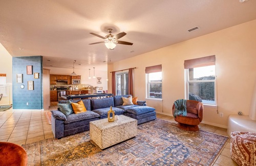 Nor Este Casa | Sandia Retreat: 6Br - 15min to airport - Games