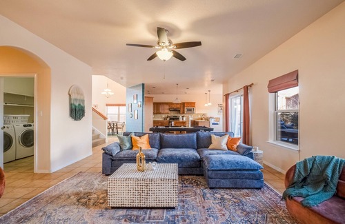 Nor Este Casa | Sandia Retreat: 6Br - 15min to airport - Games