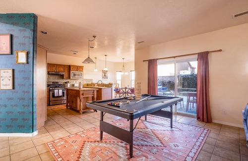 Nor Este Casa | Sandia Retreat: 6Br - 15min to airport - Games