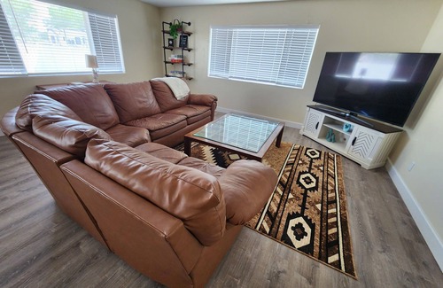 Bosque Farms Casa | Sandia Retreat - Pool Table, Arcade, Relaxing, FUN