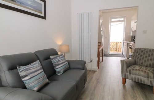 Babbacombe Cabaña | SANDOWN, pet friendly, country holiday cottage in Babbacombe
