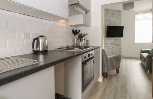 Babbacombe Cabaña | SANDOWN, pet friendly, country holiday cottage in Babbacombe