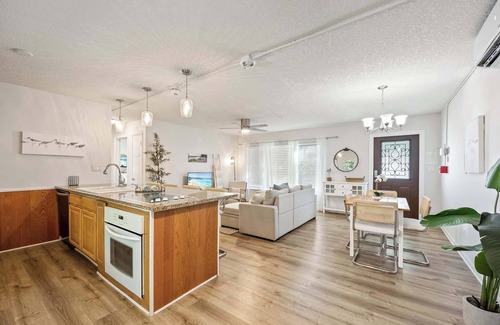 Satellite Beach Apartamento | Sandpiper 𓇼 2BR/1BA Across From Beach!