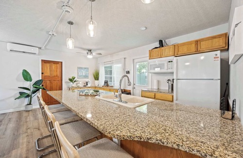 Satellite Beach Apartamento | Sandpiper 𓇼 2BR/1BA Across From Beach!
