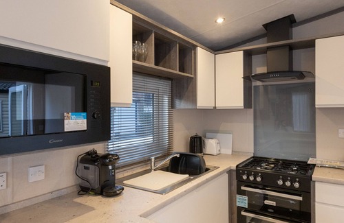 Mudeford Chalet De Esquí | Sandpiper - a new, pet friendly property on Sandhills Holiday Park.