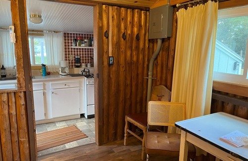 Ludington Cabaña | Sandpiper Cottage: Lakeside, Boat Slip, Beach, Family Friendly, Kayaks