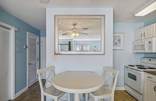 Holiday Isle Condominio | Sandpiper Cove 8112 Studio Bedroom Condo by RedAwning