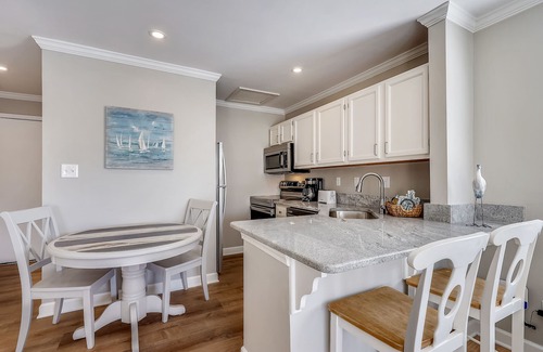 Holiday Isle Condominio | Sandpiper Cove 8208 Studio Bedroom Condo by RedAwning