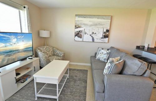 Holiday Isle Casa | Sandpiper Cove Unit 8125 Updated Studio In Destin FL
