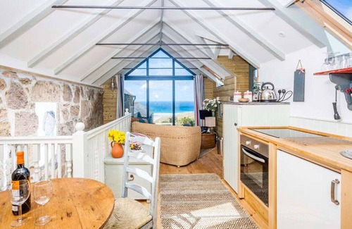 Sennen Cove Cabaña | Sandpipers, Beach Cottage, Great Sea Views, Patio