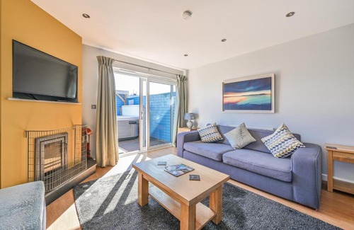 Winnard's Perch Casa | SandPipers Luxury hot tub lodge with 2 ensuites a private Sauna & BBQ terrace