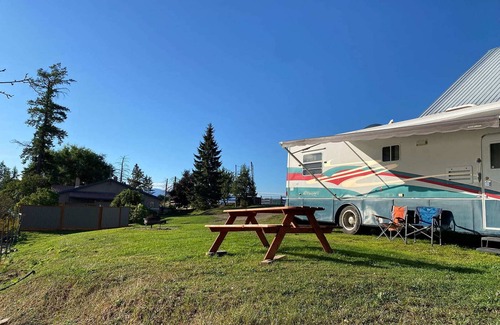 Sandpoint Alquiler De RV | Sandpoint lakefront ranch RV site with fire pit