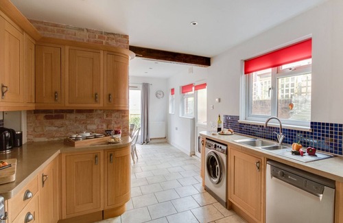 Weymouth Cabaña | Sandsfoot Rest
