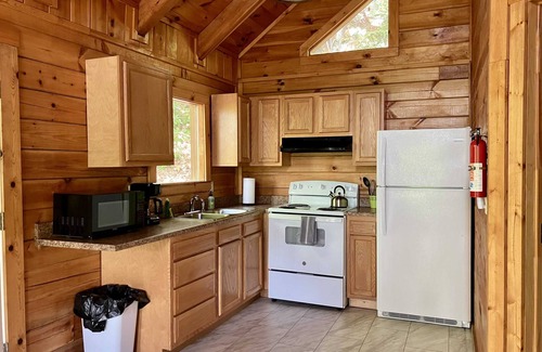 Stanton Cabina | Sandstone Cabin-RRG! Hot tub- Relaxing