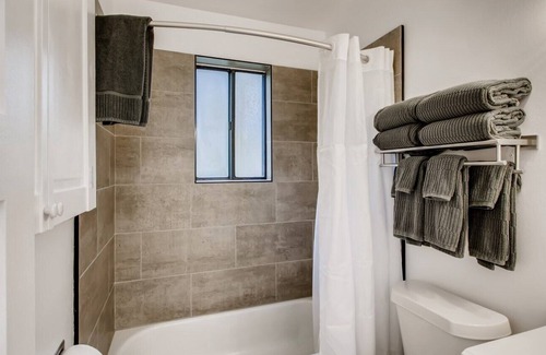 Idaho Springs Condominio | Sandstone Modern Work & Play Waterfront Condo!