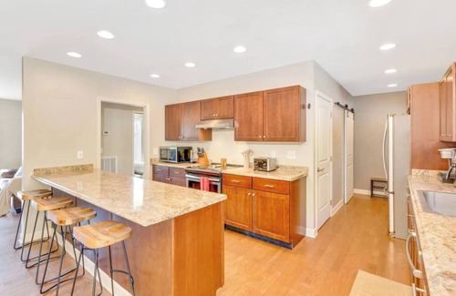 Trenton Casa | Sandstone Retreat - Pet friendly - Mountain View