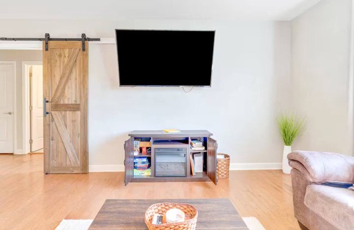 Trenton Casa | Sandstone Retreat - Pet friendly - Mountain View