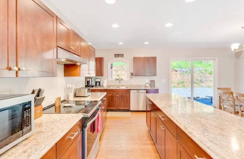 Trenton Casa | Sandstone Retreat - Pet friendly - Mountain View