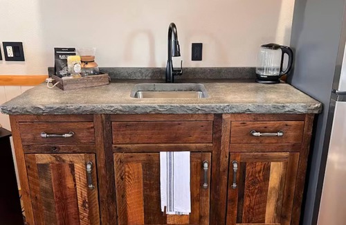 Wisconsin Dells Cabina | Sandstone Rustic Retreat & Dells Domes - 9 units- Sleeps 26