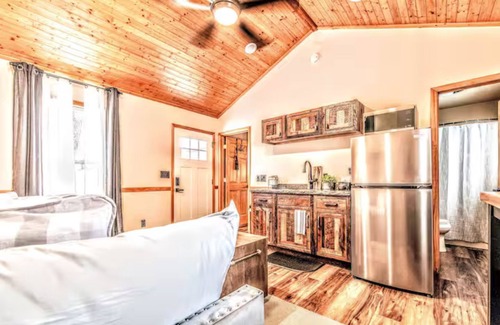 Wisconsin Dells Cabina | Sandstone Rustic Retreat & Dells Domes - 9 units- Sleeps 26