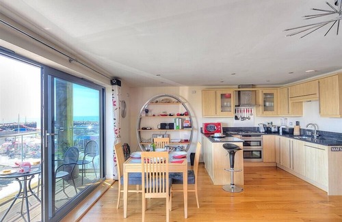 West Bay Cabaña | SANDSTONES, family friendly, luxury holiday cottage in West Bay