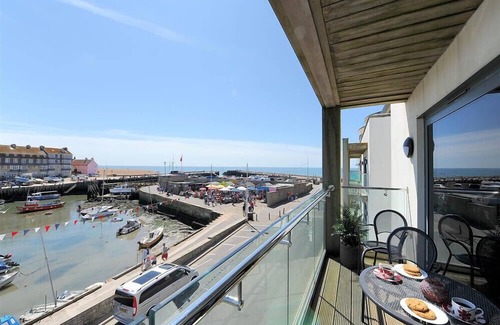 West Bay Cabaña | SANDSTONES, family friendly, luxury holiday cottage in West Bay